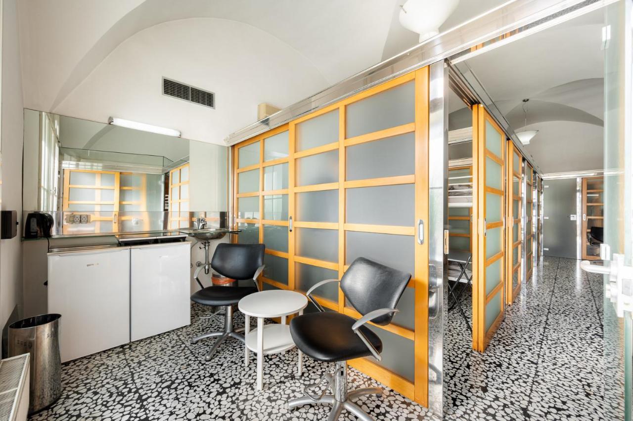 Hostel Hospitality House - H H H Любляна Экстерьер фото